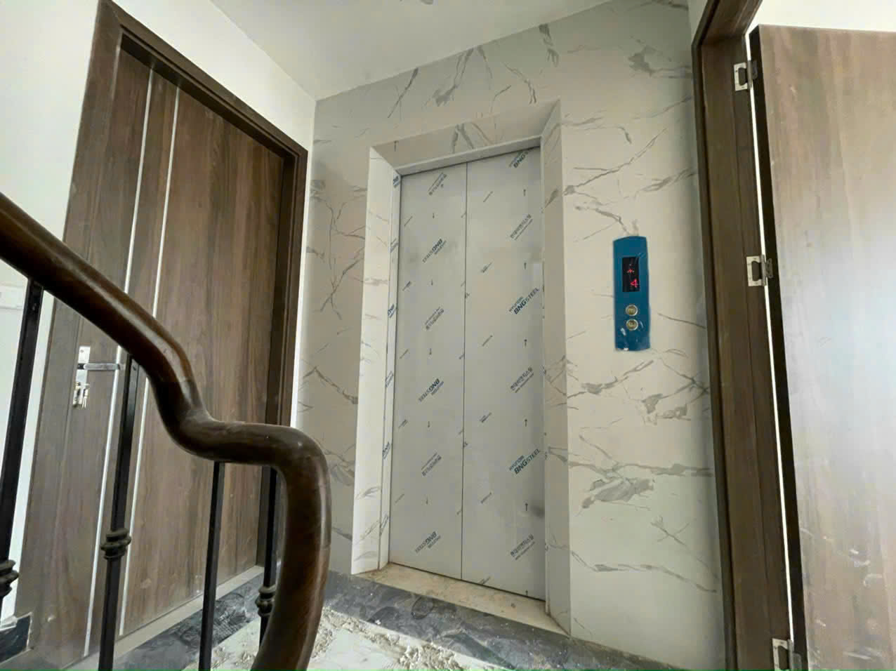 hoàn thiện bên trong ngôi nhà