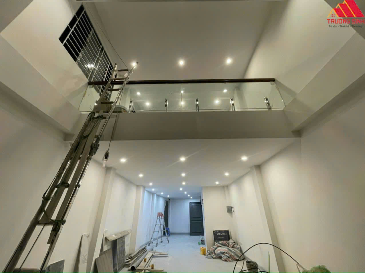 tầng 1 và tẩng lửng ngôi nhà