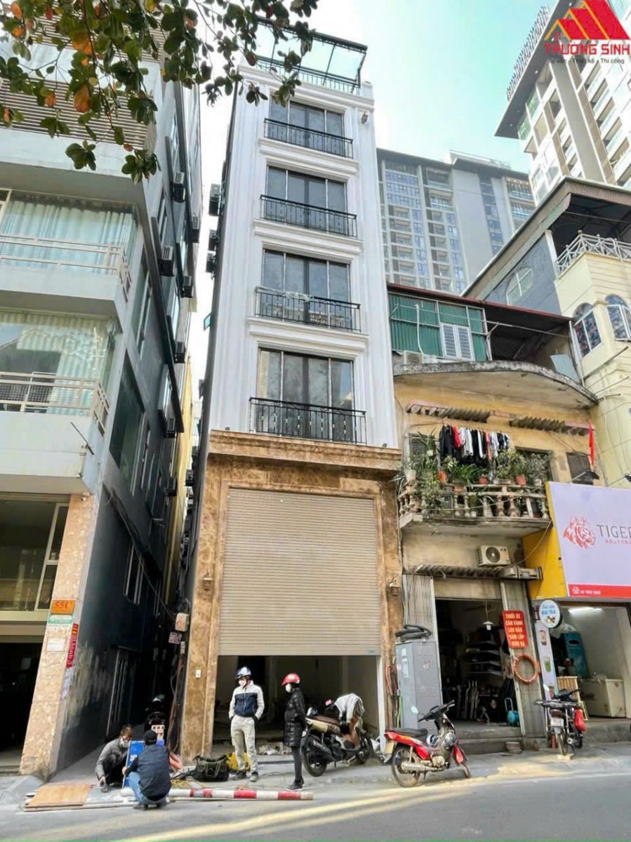 ngôi nhà đang dần hoàn thiện
