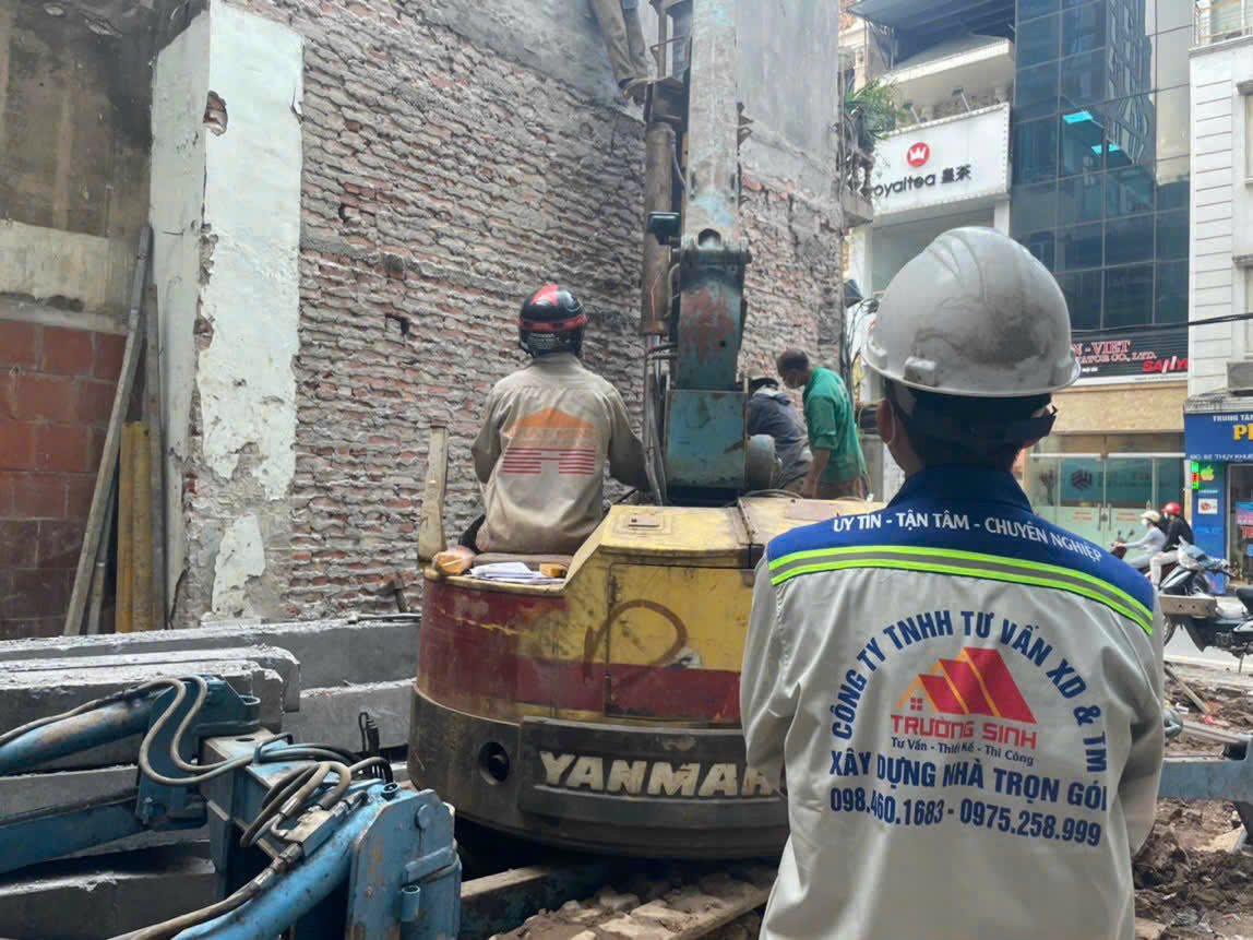 phá  dỡ  đào  móng
