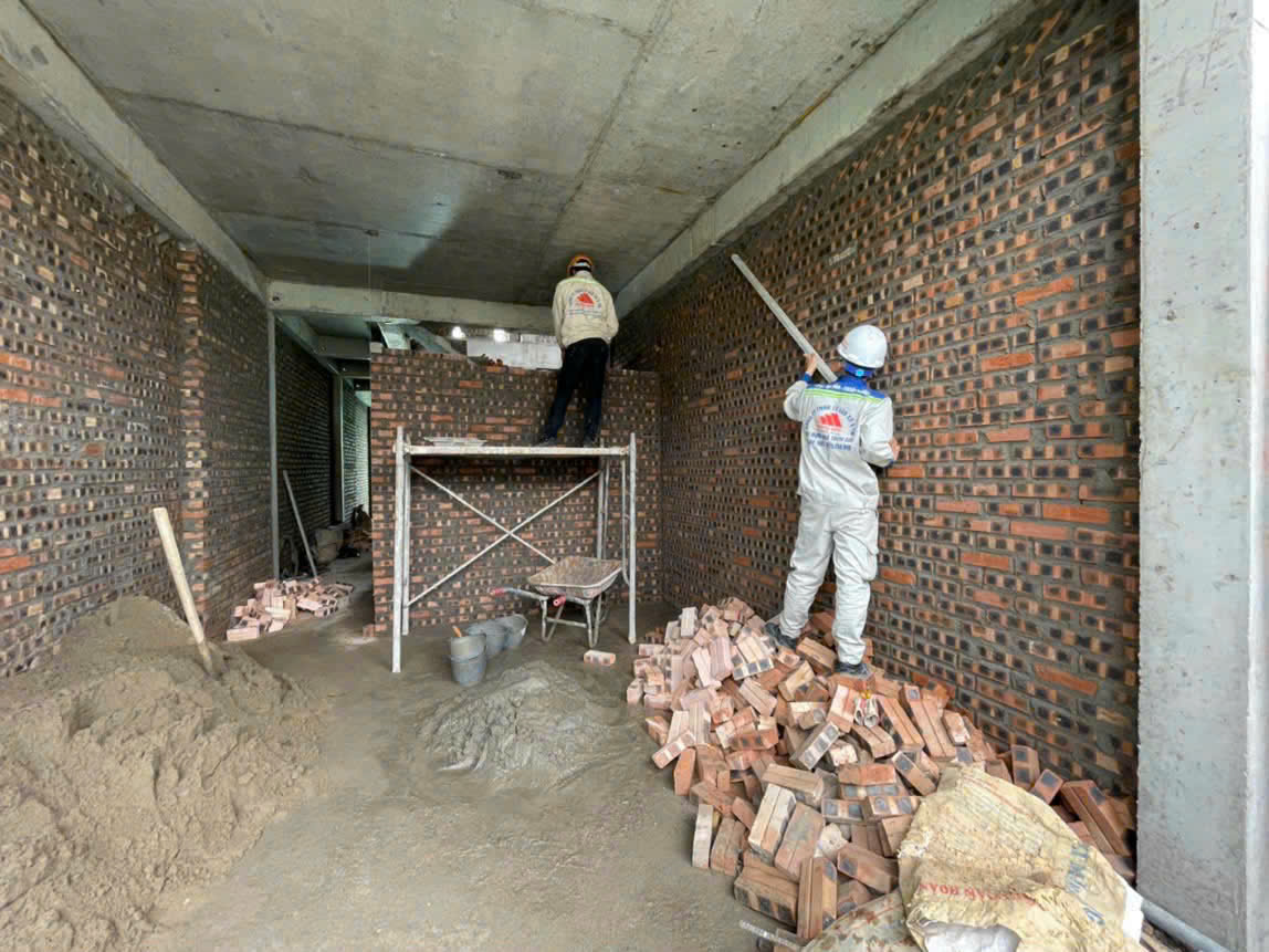 công tác kiểm tra xây tường