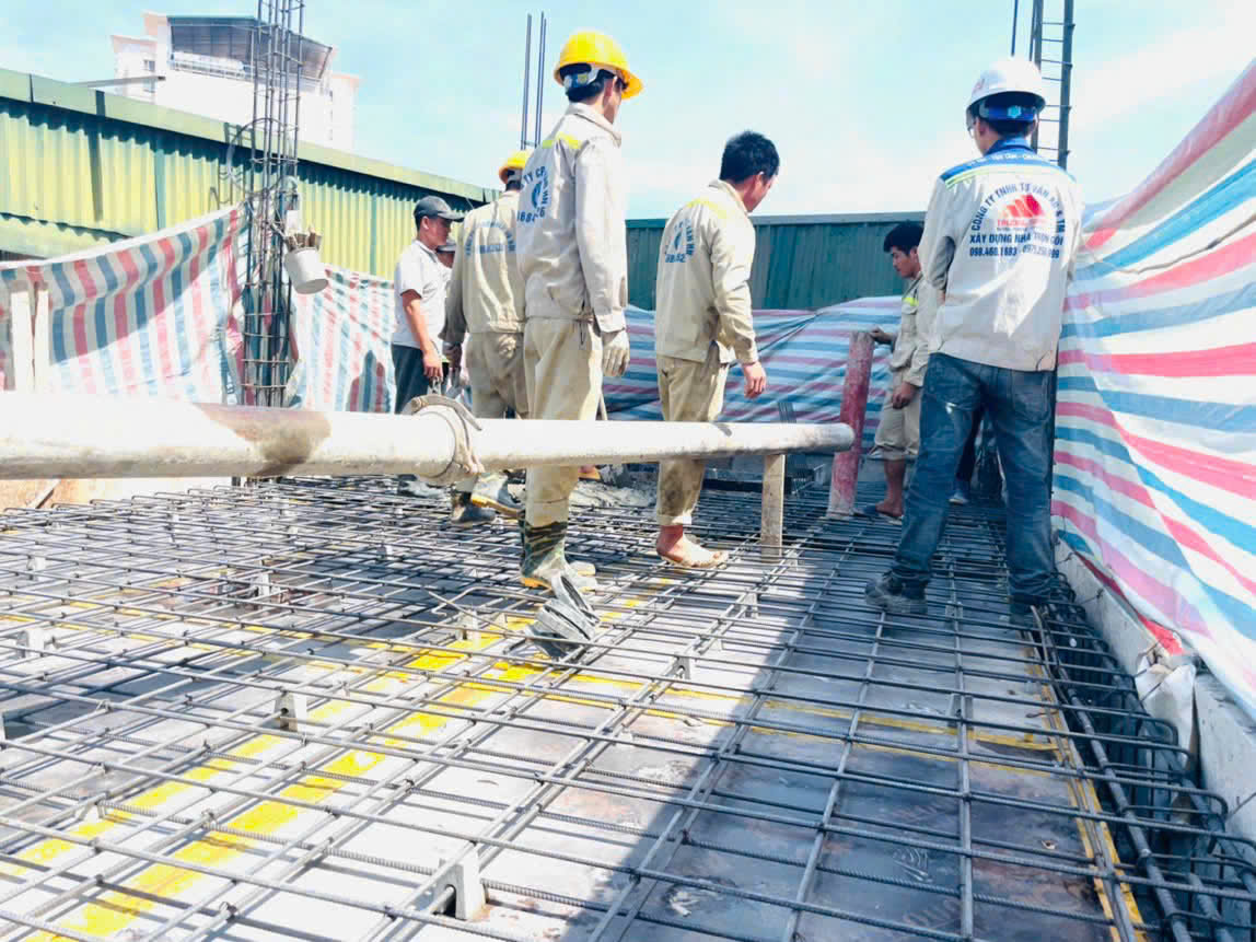 công tác đổ bê tông sàn mái