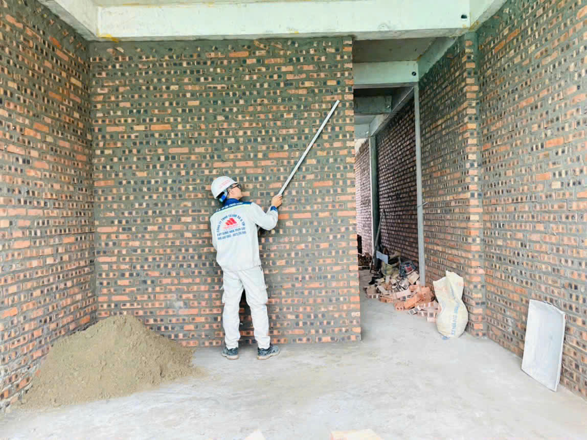 công tác kiểm tra xây tường