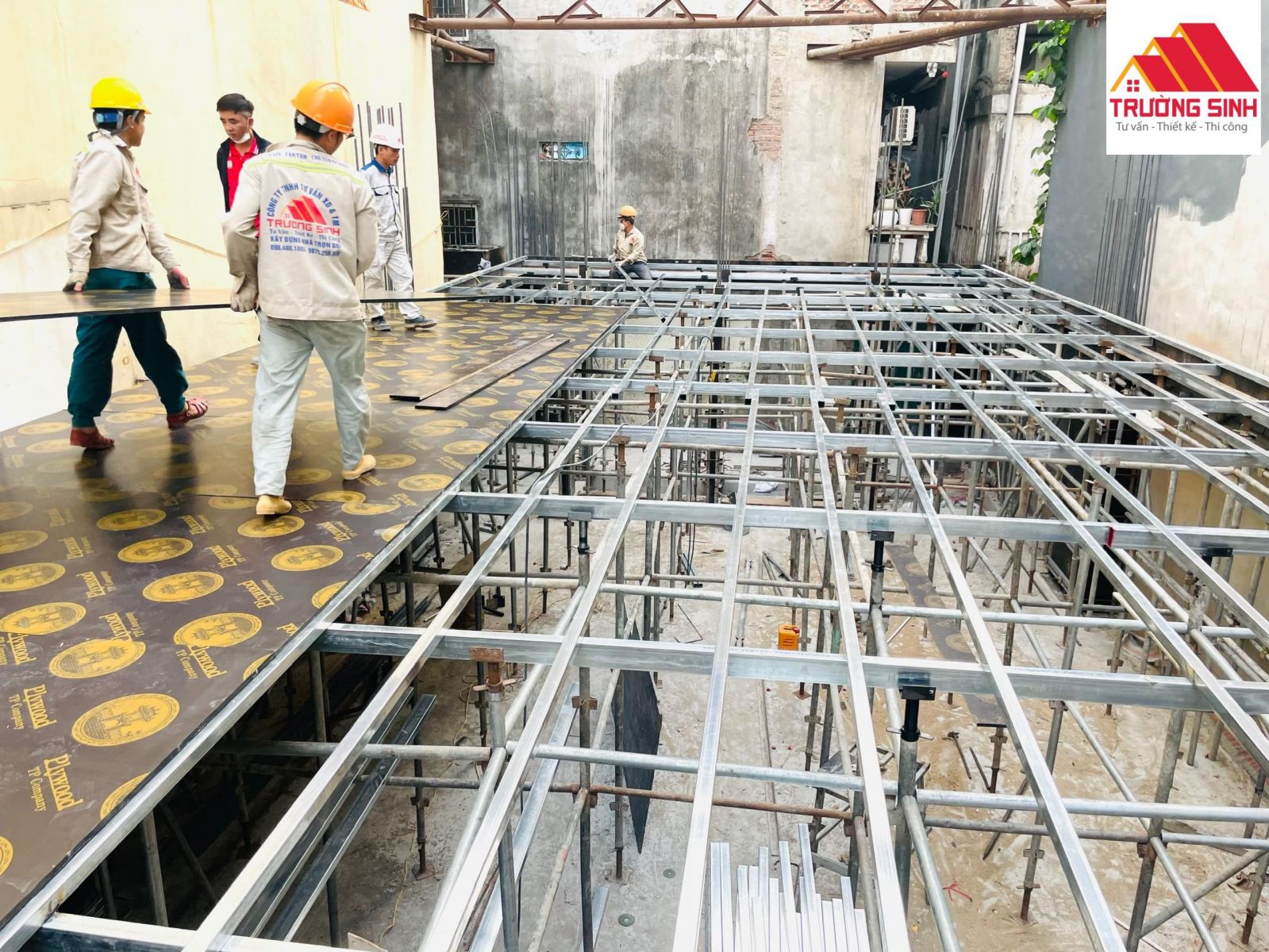 Ghép cốp pha sàn vượt nhịp không dầm