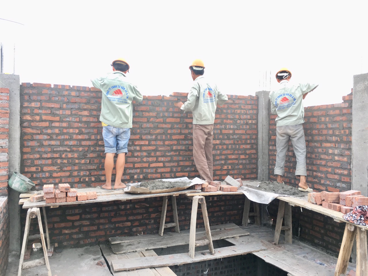 công tác xây tường
