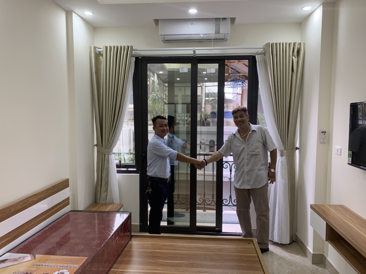 cửa nhôm kính do Trường Sinh thi công